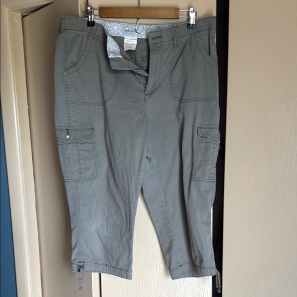 Lee Comfort Waistband Cargo Capri Pants in Gray - Picture 1 of 4